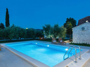 Holiday Home Lovi te-Three Bedroom Holiday Home with Pool and Sea View